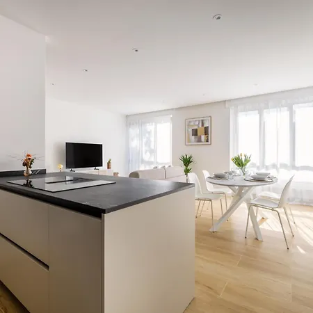 Family Joy - Location & Garage