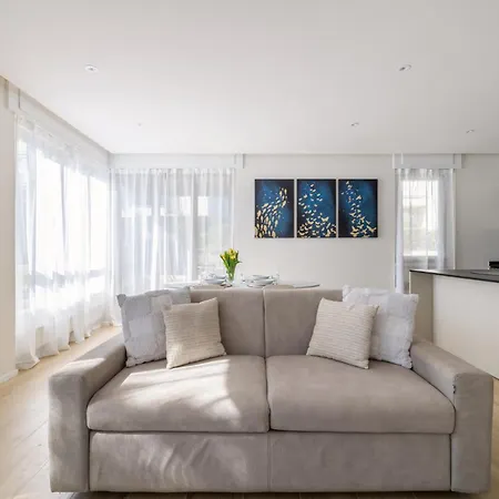 Family Joy - Close To Centre