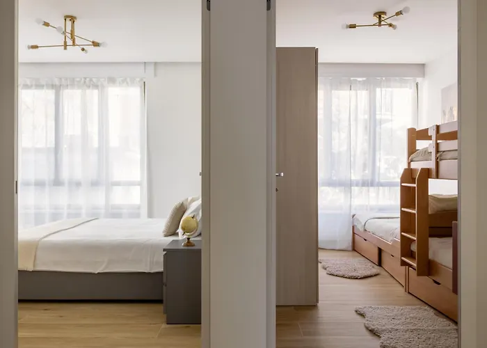 Family Joy - Close To Centre * ルガーノ