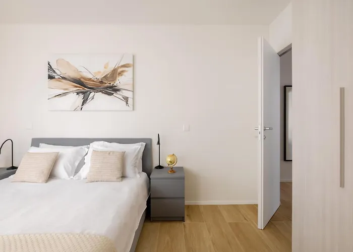 Family Joy - Close To Centre * ルガーノ