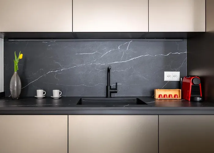 Family Joy - Close To Centre *