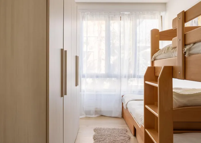 Family Joy - Close To Centre *