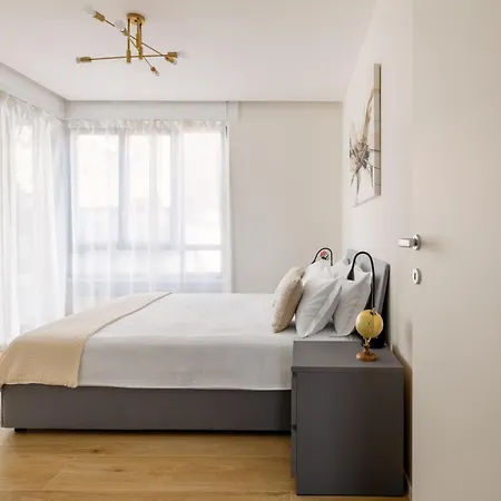 Family Joy - Close To Centre